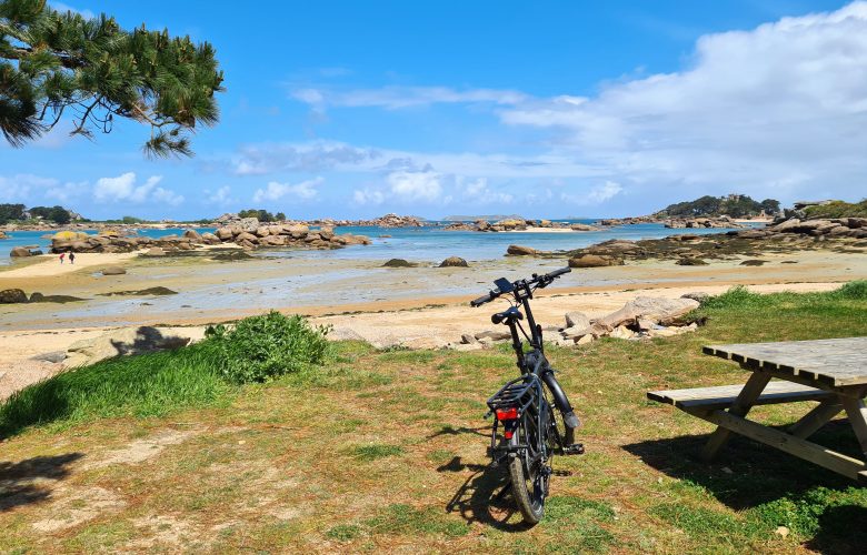Pique-nique sur la côte de granit rose