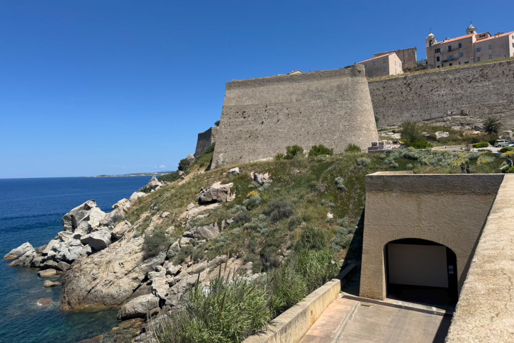Citadelle de Calvi depuis la pointe Saint-François