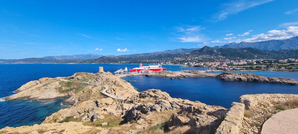 Ferry à l'Ile-Rousse