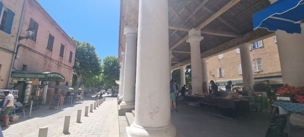 le marché couvert de l'Ile-Rousse