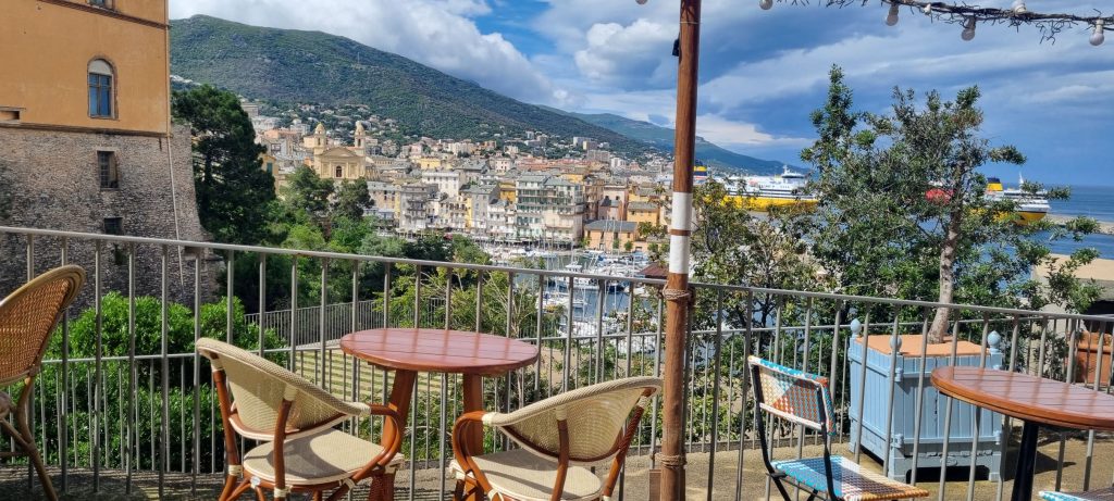 Restaurant avec vue à Bastia