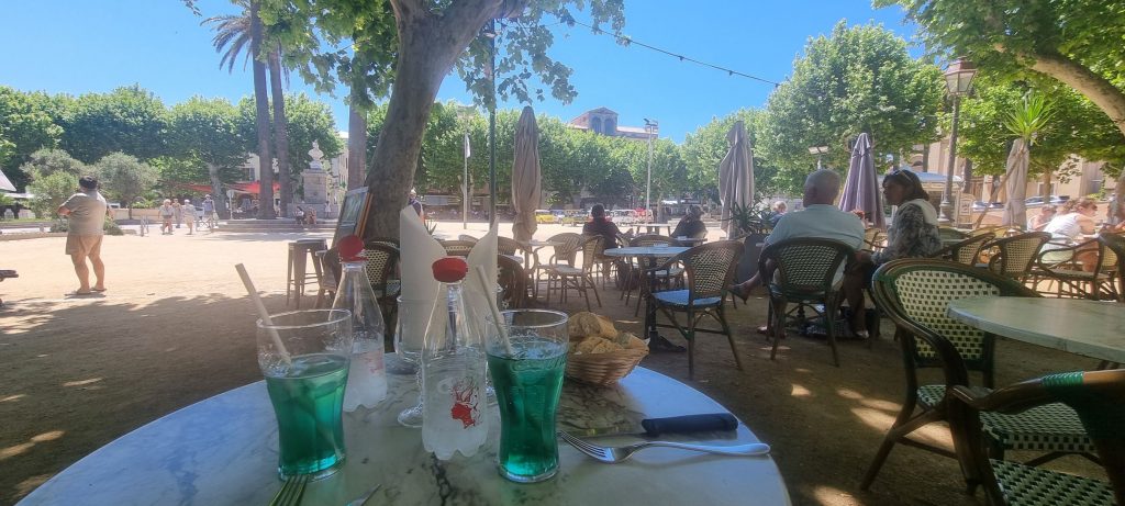 Terrasse sur la place Pascal Paoli