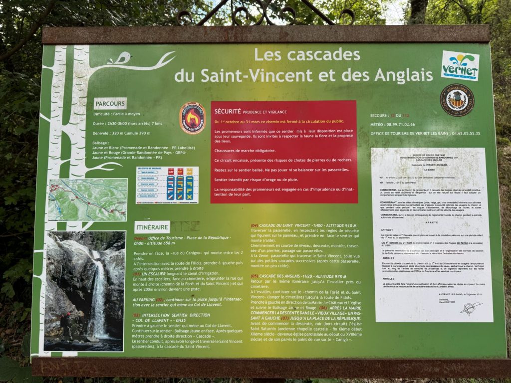 Panneau signalétique à l'entrée de la promenade de la cascade des anglais