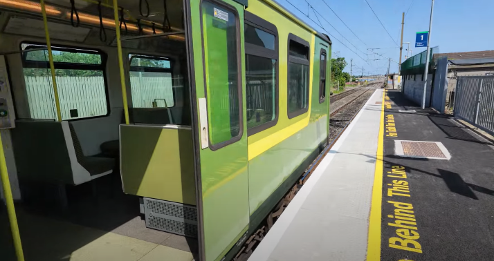 Le train DART à Malahide