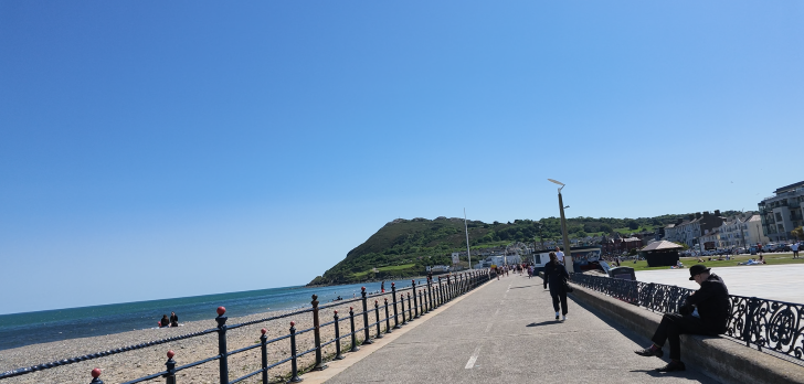 Promenade le long de la plage à Bray